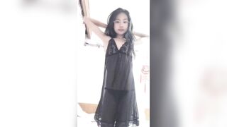 Em gái thử thách nhảy theo trend