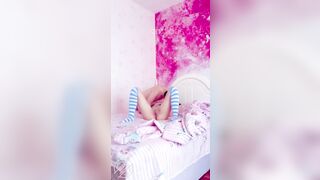 Con em gái đang ngủ thì bị anh kế vào phòng đè ra địt sml