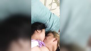 Gái giờ đã ít rồi các em còn bú lồn cho nhau thì anh em chúng tôi lấy gì địt bây giờ