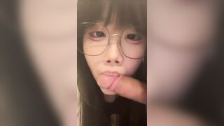 E Sinh viên Kính cận Ngây Thơ, Lần đầu Bú Liếm Cu Tự quay video