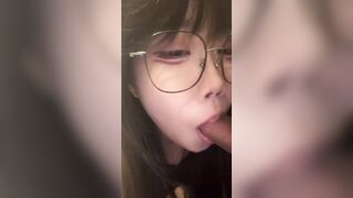 E Sinh viên Kính cận Ngây Thơ, Lần đầu Bú Liếm Cu Tự quay video