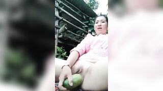 Chị gái dân tộc lồn to thủ dâm bằng dưa chuột dâm đãng kích thích