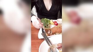 Dẫn con ghệ đi ăn , ăn xong rồi vào việc luôn em ơi