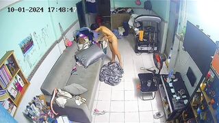 Hack cam nhà có 2 bé mới lớn thích cởi chuồng