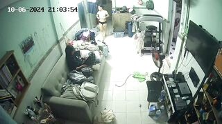 Hack cam nhà có 2 bé mới lớn thích cởi chuồng