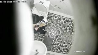 Đặt cam quay lén WC nữ trường THPT Trần Văn Giàu