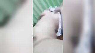 Người lớn ko ở nhà lão hàng xóm dê xồm dụ dỗ bú vú móc lồn cháu gái 17 tuổi.