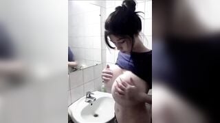 Em xinh cặp vú bự hồng cực đẹp ngon