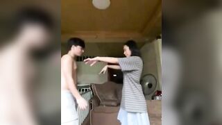 Sang nhà em họ 17 tuổi chơi định bế nó lên đụ 1 cái mà dì với dưỡng về đúng lúc.