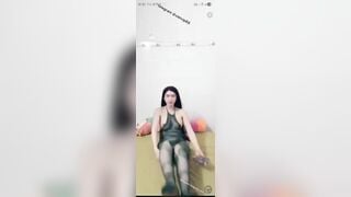 Lồn em nhi hậu giang...không lông vànthâm vl