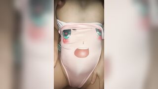 Đút vô lồn khi con bạn thân đang ngủ