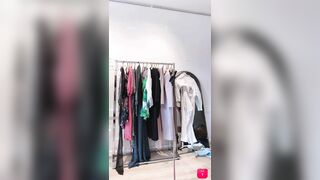 Livestream Bán quần áo, Chủ shop thay đồ Lộ Vú Loli trong Gương