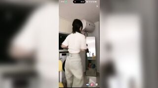 Nữ Tiktok PK Hớ Hênh Lộ Vú Trên Live stream khi cúi xuống