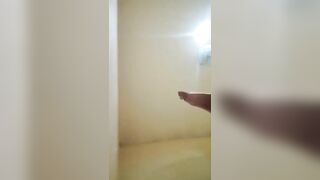 Anh trai 18 tuổi canh ba mẹ ko ở nhà rũ em họ 17 tuổi đụ vội khỏi cởi quần áo.
