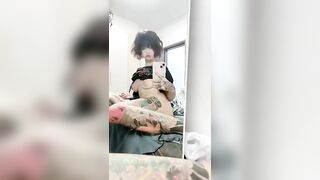 dân chơi xăm trổ, khoe bướm xinh