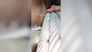 Dùng dép móc lồn con chó cái lồn to thế mà lại sướng bắn nước mới hay chứ