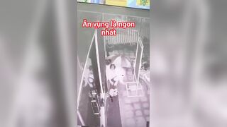 Lén lút ăn vụng ngon nhưng khổ sở của 1 cặp đôi.