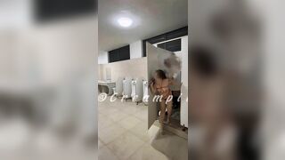 Vãi, Cặp Đôi Djt nhau Trong WC Mở cửa Lút Cán Rên Rỉ Lồn rậm, Vừa Sướng Vừa Nứng sợ