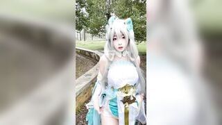 Gái xinh Cosplay, Ra Công viên Cởi quần lót, Móc lồn Bắn nước Đái bậy vú to rên rỉ