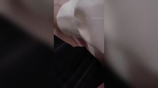 Em HS cấp 3, Mang dưa chuột đi học vào WC Lút cán Lồn rậm lông thủ dâm rên rỉ