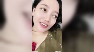 MỚI QUEN MÀ E ĐÃ CỞI VÚ KHOE RỒI