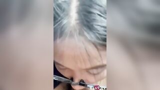 Đang lái xe mà em cởi quần anh bú cu luôn nứng quá không đợi được về nhà