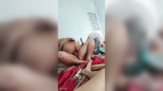 Chồng sục cụ khi nhìn Vợ bị bạn thân địt
