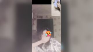 call cùng bạn thân thì lôi cu ra cho nó xem nhìn nó ngại ngùng mà nứng