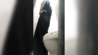 cammara quay lén WC công cộng toàn các em xinh tươi - phần 24