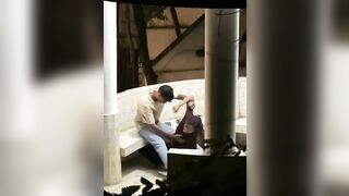 Nứng quá ko kiềm được bắt bạn gái mới quen 17 tuổi bú cu giữa công viên.