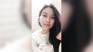 XINH GÁI NHƯNG NÚM HƠI THÂM