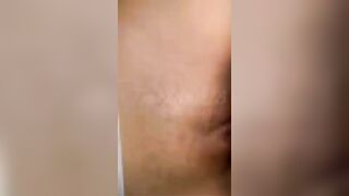 Cô bạn thân của vợ qua nhà chơi uống quá say vào phòng nằm, lén lút đụ vào lồn vợ bạn