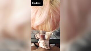 Năn nỉ dữ lắm cô bạn thân mới chịu thổi kèn cho