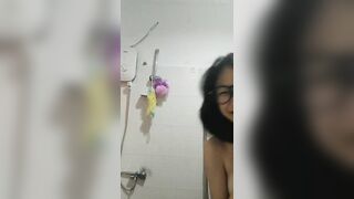 Bé teen kính cận mới lớn... 2k9 mà nứng quá sớm - phần 1