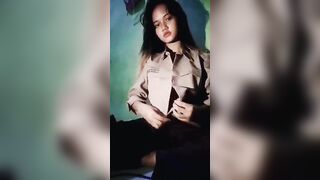 Gọi điện cho bạn xin nó cho xem vú lồn móc chảy nước dâm đãng