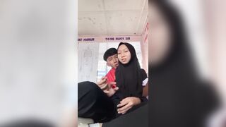 Đang ngôi chơi thì thằng bạn bảo sục cu cho nó thèm quá cho địt luôn
