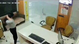 Muốn thăng chức trong công ty chị gái lén chồng cho sếp đụ.