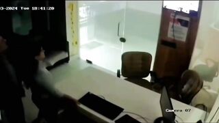 Muốn thăng chức trong công ty chị gái lén chồng cho sếp đụ.