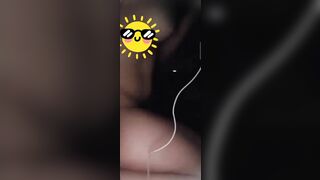 Đêm khó ngủ em lôi trứng rung ra nhét vào lồn thủ dâm