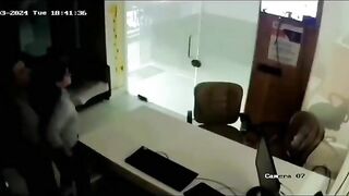 Muốn thăng chức sớm ở công ty chị gái lén chồng cho thằng sếp già đụ tại công ty.
