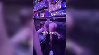 Đi hát karaoke mà gặp mấy e nhân viên nhiệt tình quá,chưa gì đã tụt quần a ra bú r #2