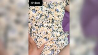 Vén váy đụ bạn thân khi vợ vừa đi làm