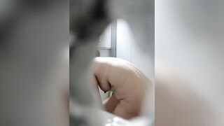 Quay lén bà chị hàng xóm đi tắm 6