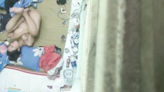 Quay lén em gái sinh viên phòng kế bên đang phơi lồn vì nứng - phần 2