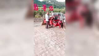 Con đĩ Trung, pUblic Lộ Vú Lồn, Cho ông già xem Thủ dâm giữa đường