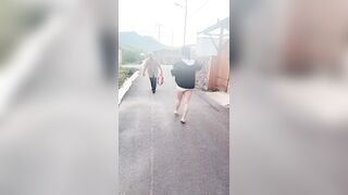 Con đĩ Trung, pUblic Lộ Vú Lồn, Cho ông già xem Thủ dâm giữa đường