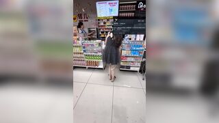 Con đĩ Loli, Vào Tạp hoá lén cởi quần lót Mua đồ Public live sex