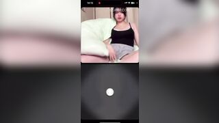 Chat sex trực tiếp với một cô gái xinh đẹp