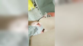 Bé nó chất chơi thật lên hẳn lớp học cởi đồ lót ra thủ dâm