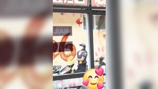 E gái bệnh hoạn, thủ dâm giữ đường bị quay clip lại